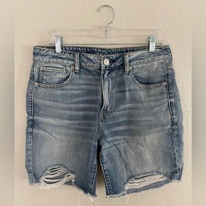 AE Tom girl hi rise Bermuda denim shorts size 10 distressed light wash jean blue